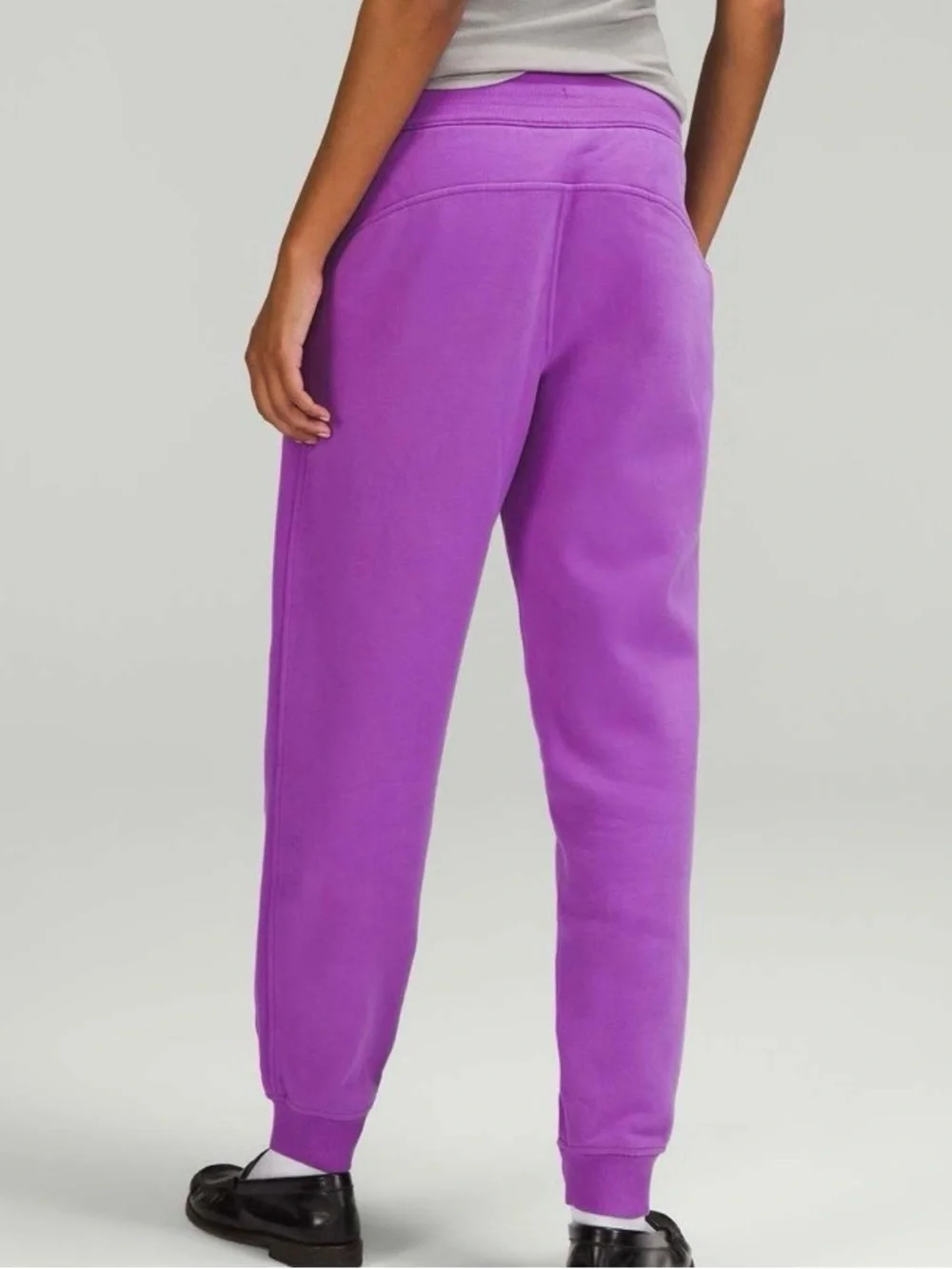 Lululemon scuba high rise sweatpant joggers size 6 purple